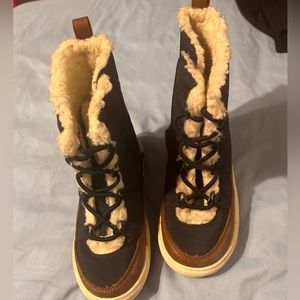 Old Navy blue And Brown boys furry Interior Lace Up boots size 9